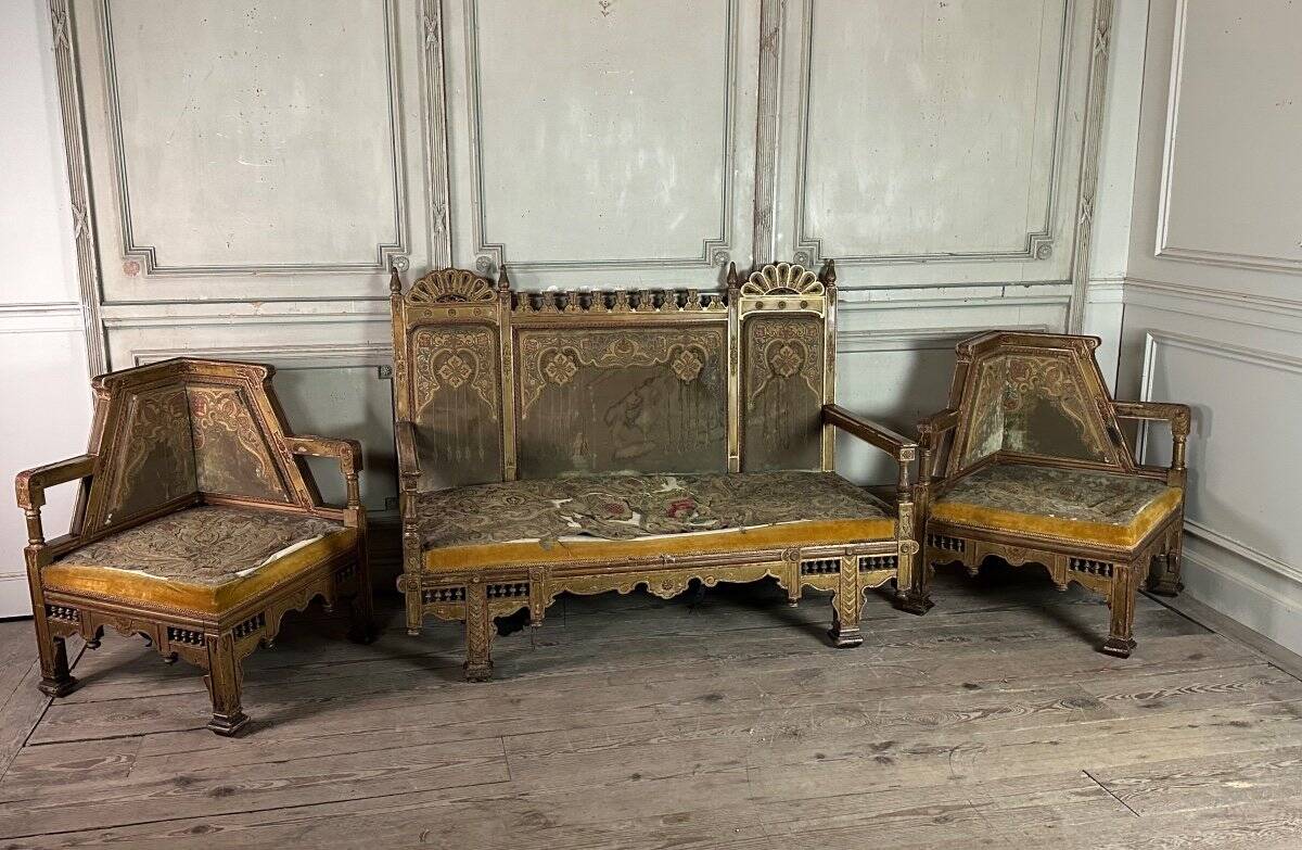 Pair of corner armchairs and an Orientalist bench in carved and polychrome wood from around 1900.