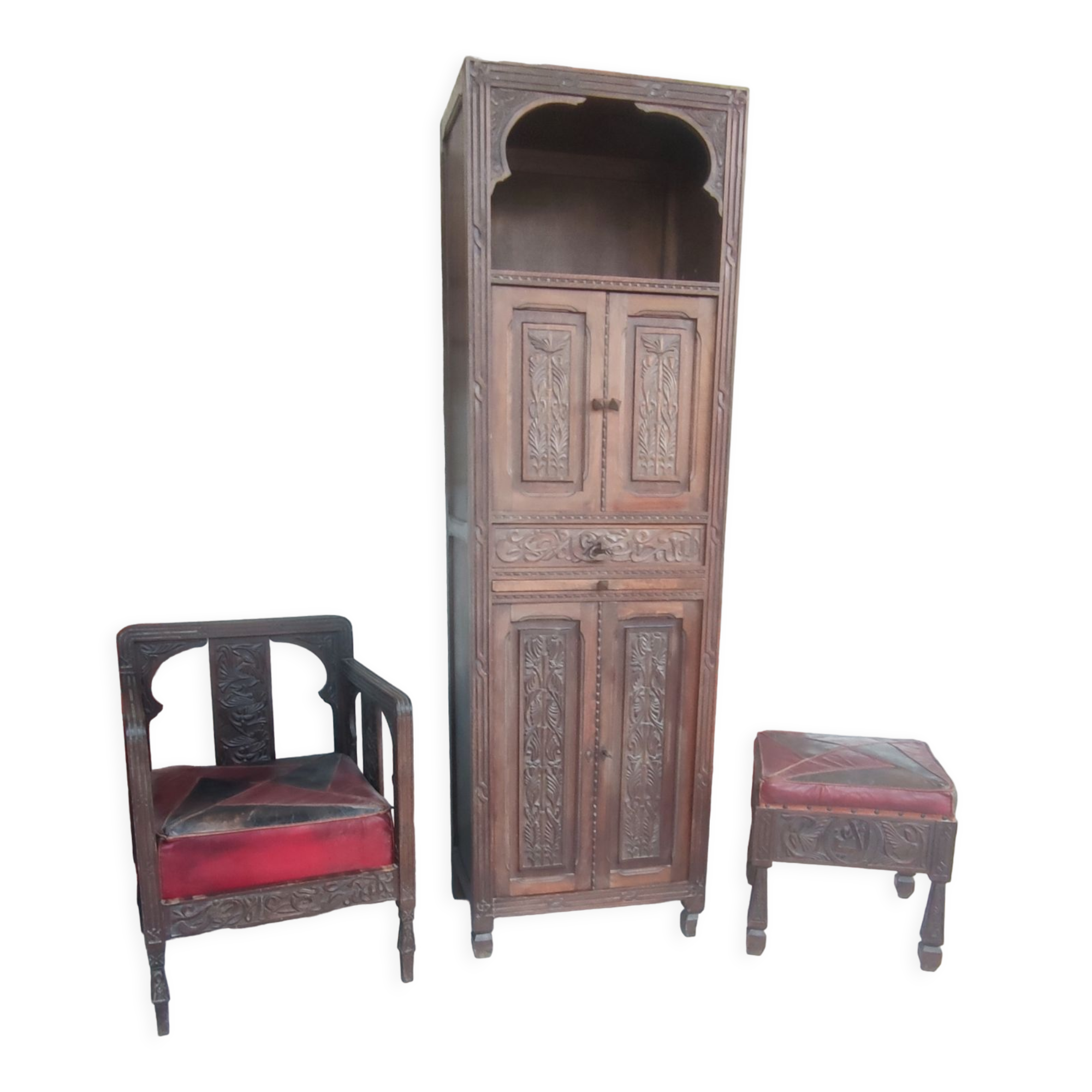 Ensemble 3 pièces meuble, fauteuil et pouf bois sculpté