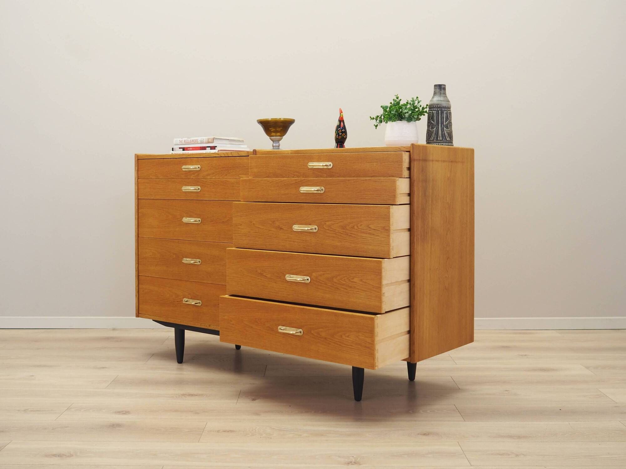 Commode en frêne, design danois, années 1960, fabricant : Lyby Møbler