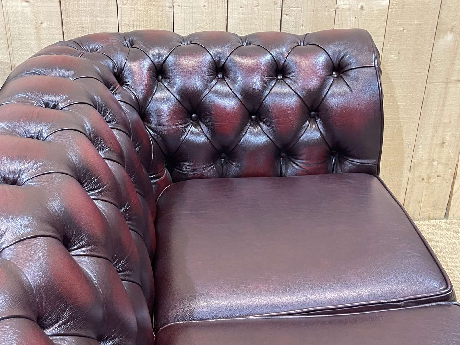Pair of 2-seater leather Chesterfield sofas from the 1990s by Thomas LLOYD