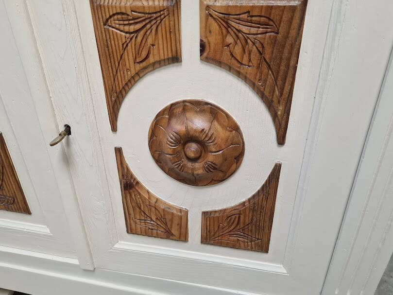 Old sideboard with 2 doors, lower St Hubert