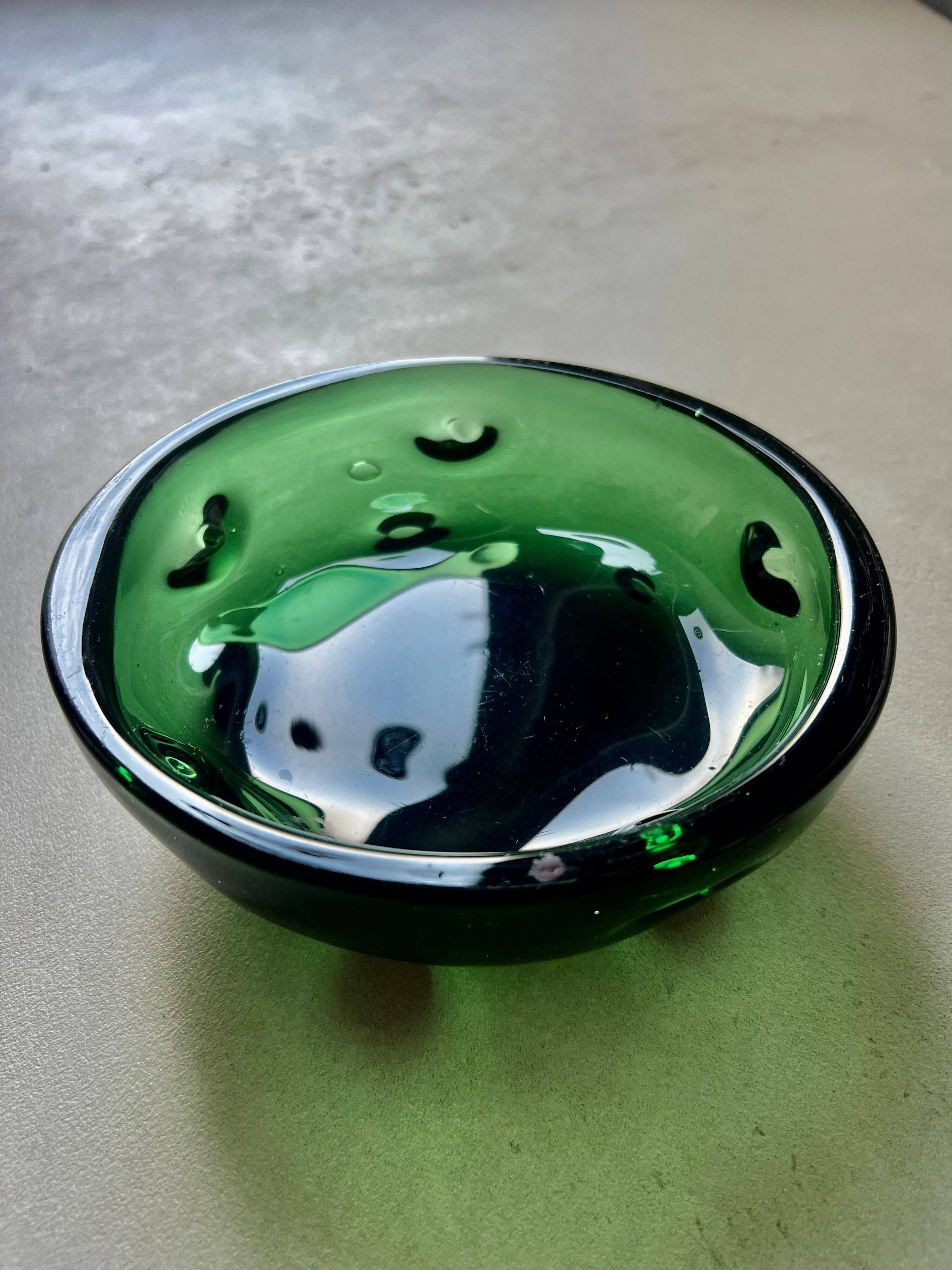 Bol vintage en verre de Murano, vert émeraude, Vetrerie Empoli fabriqué en Italie
