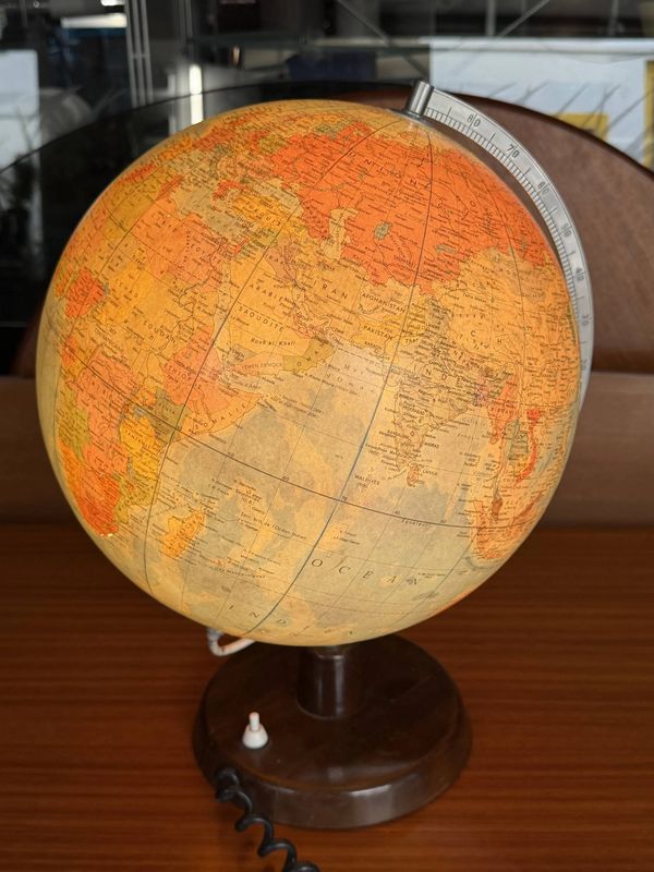 Globe terrestre lumineux de RÄTH en verre, bois et métal, Allemagne 1975