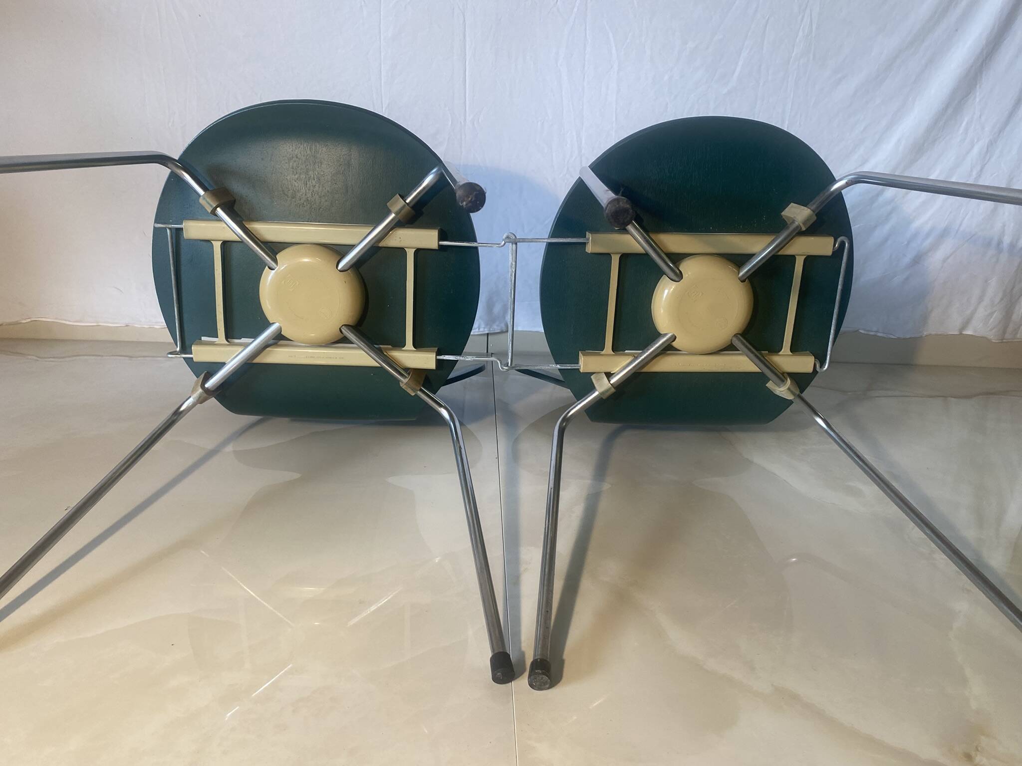 Set of 6 “Ant” chairs in dark green – Arne Jacobsen for Fritz Hansen