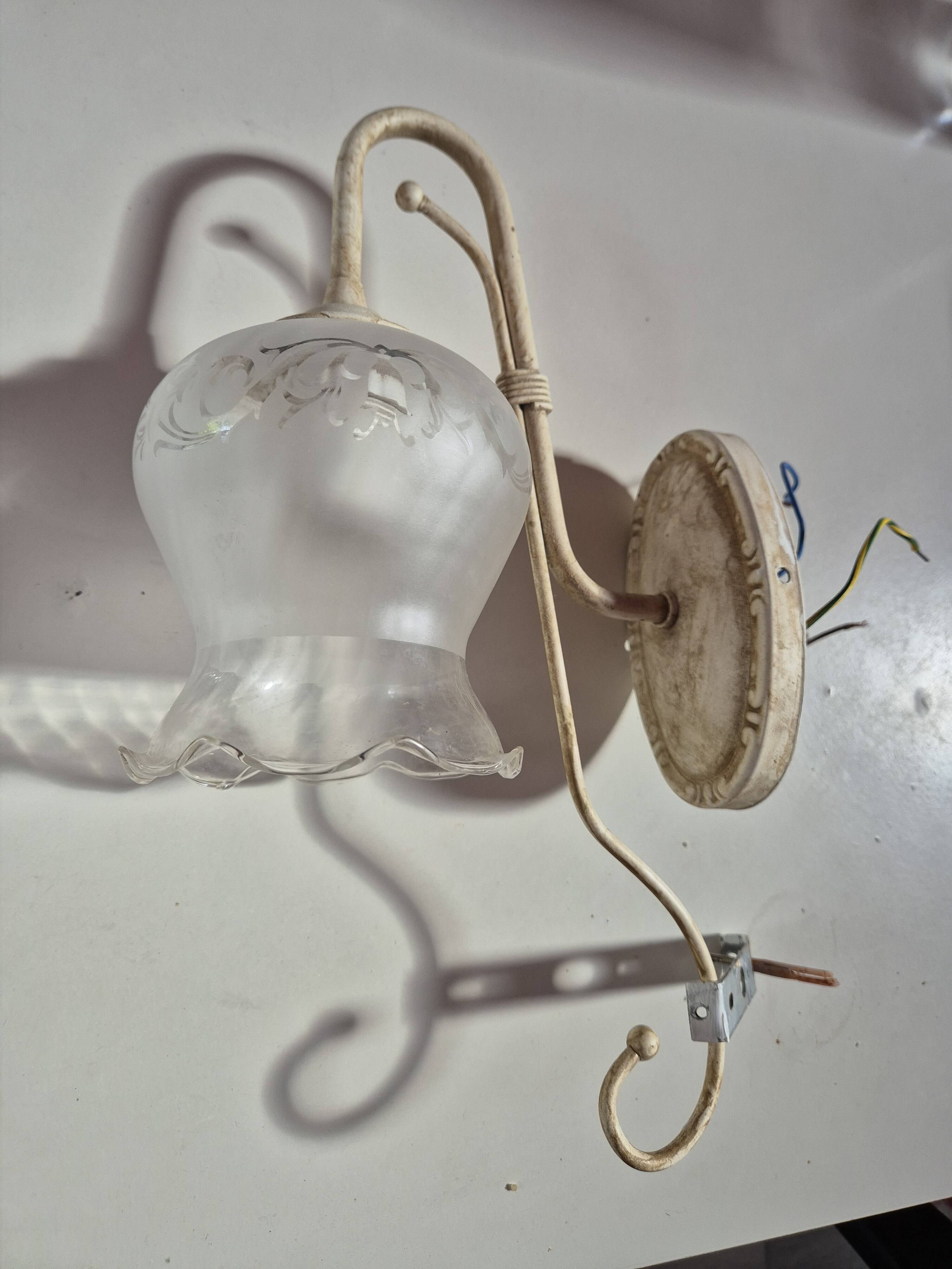 Luminaire applique vintage metal effet vieilli globe en verre avec dessins fleurs