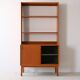 Bibliothèque scandinave avec compartiment de rangement