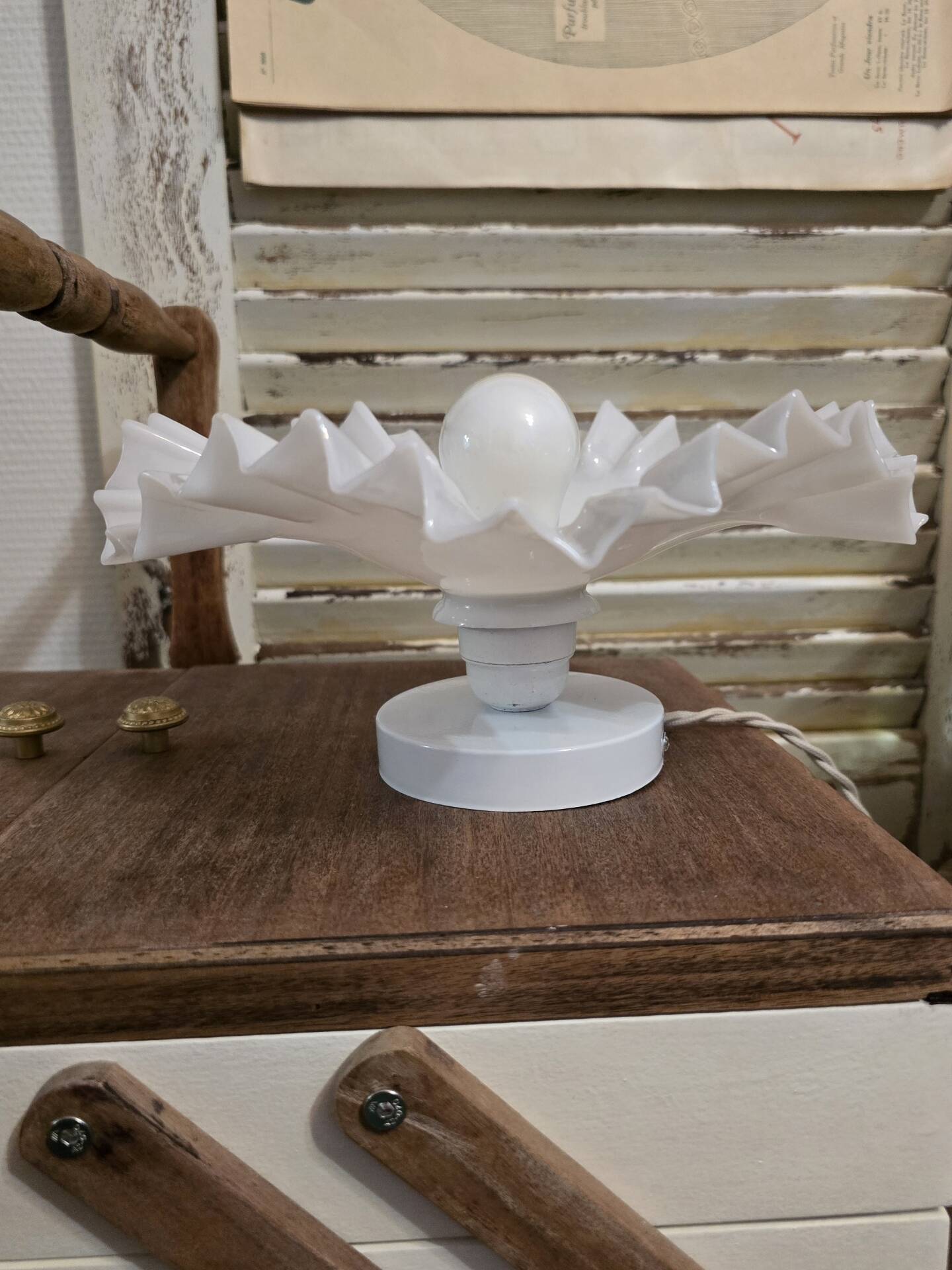 Vintage Flower / White Shell Wall Light – Very beautiful artistic model