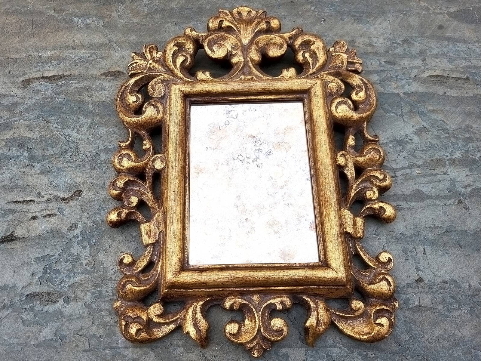 Petit miroir corne d'abondance doré