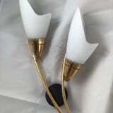 Paire d’appliques 60’s dorées 2 lumières coniques blanches