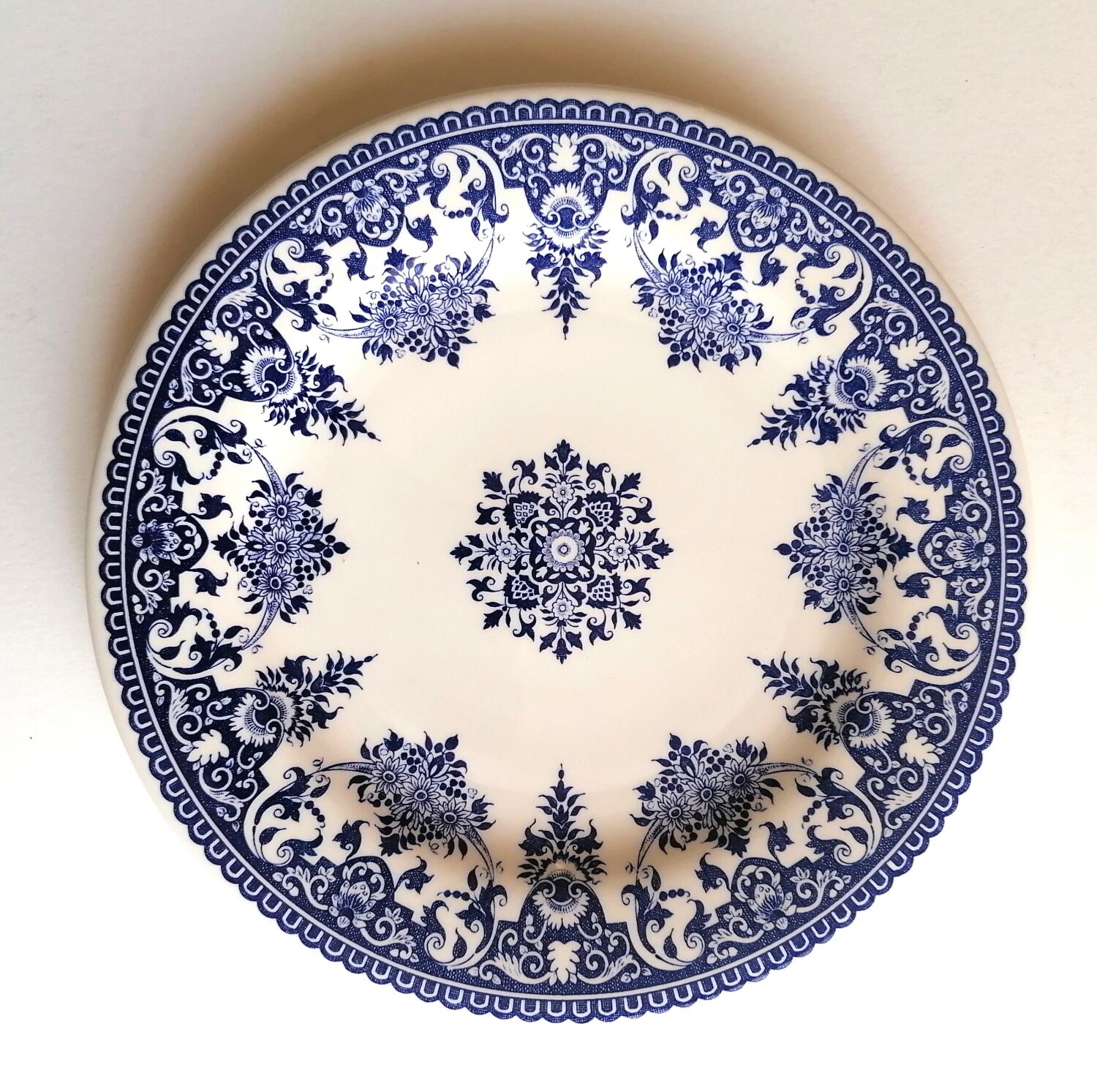 4 mismatched Gien dessert plates