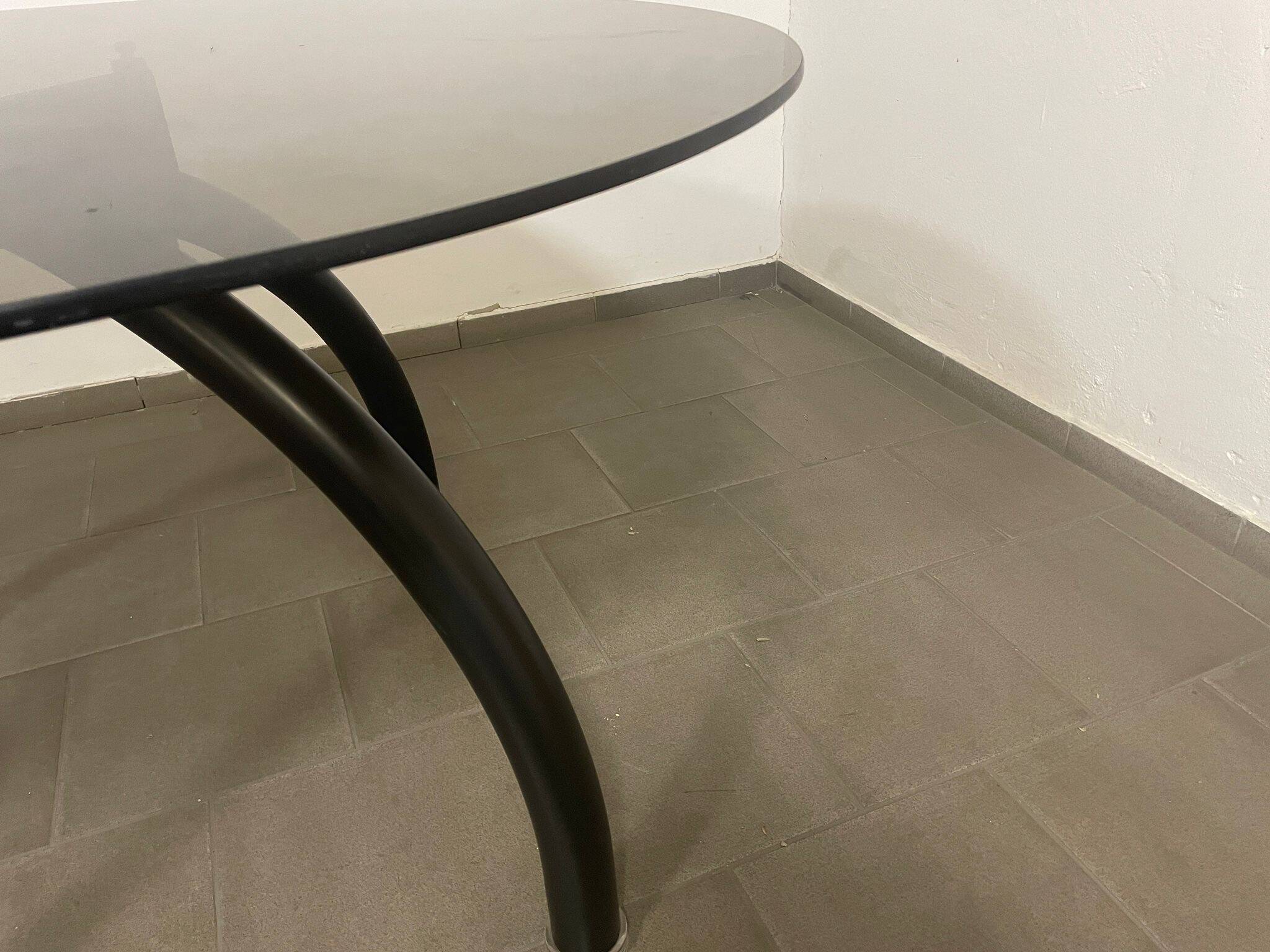 Dining table spider table Knoll