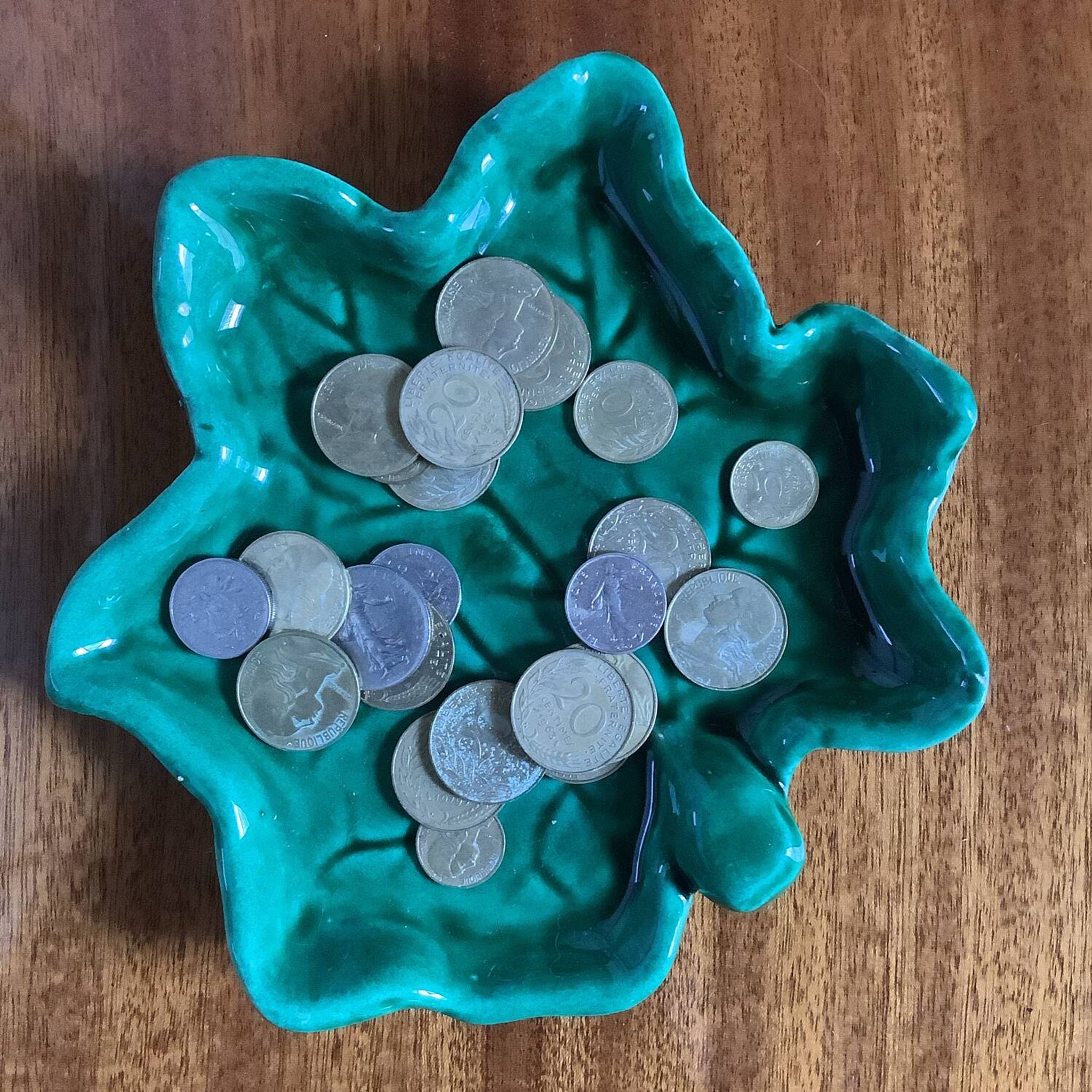 Vide-poche Vallauris en forme de feuille