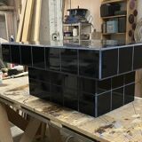 Table basse carrelage noir et joint bleu nuit