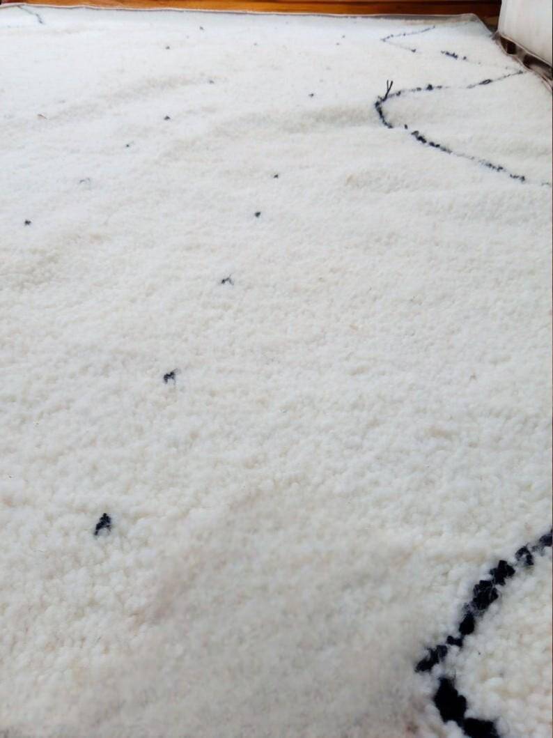Handmade Moroccan Berber rug from the Atlas, size 2/3 m.