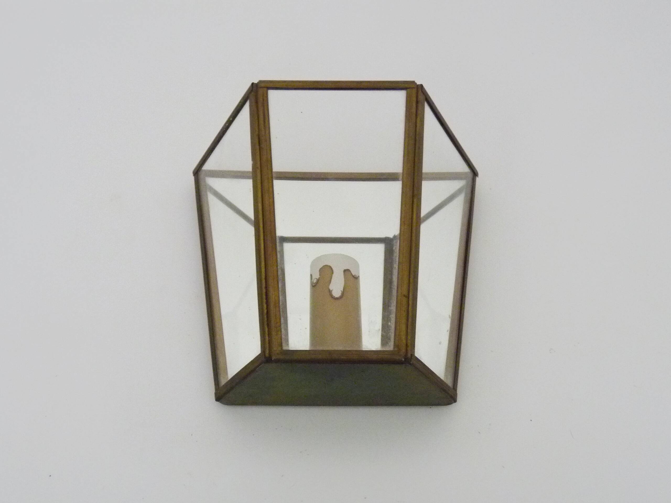 Louis XIII wall light in brass and glass. 1960s