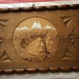 Ancien plateau bois massif sculpté, avec plaque de verre - années 50