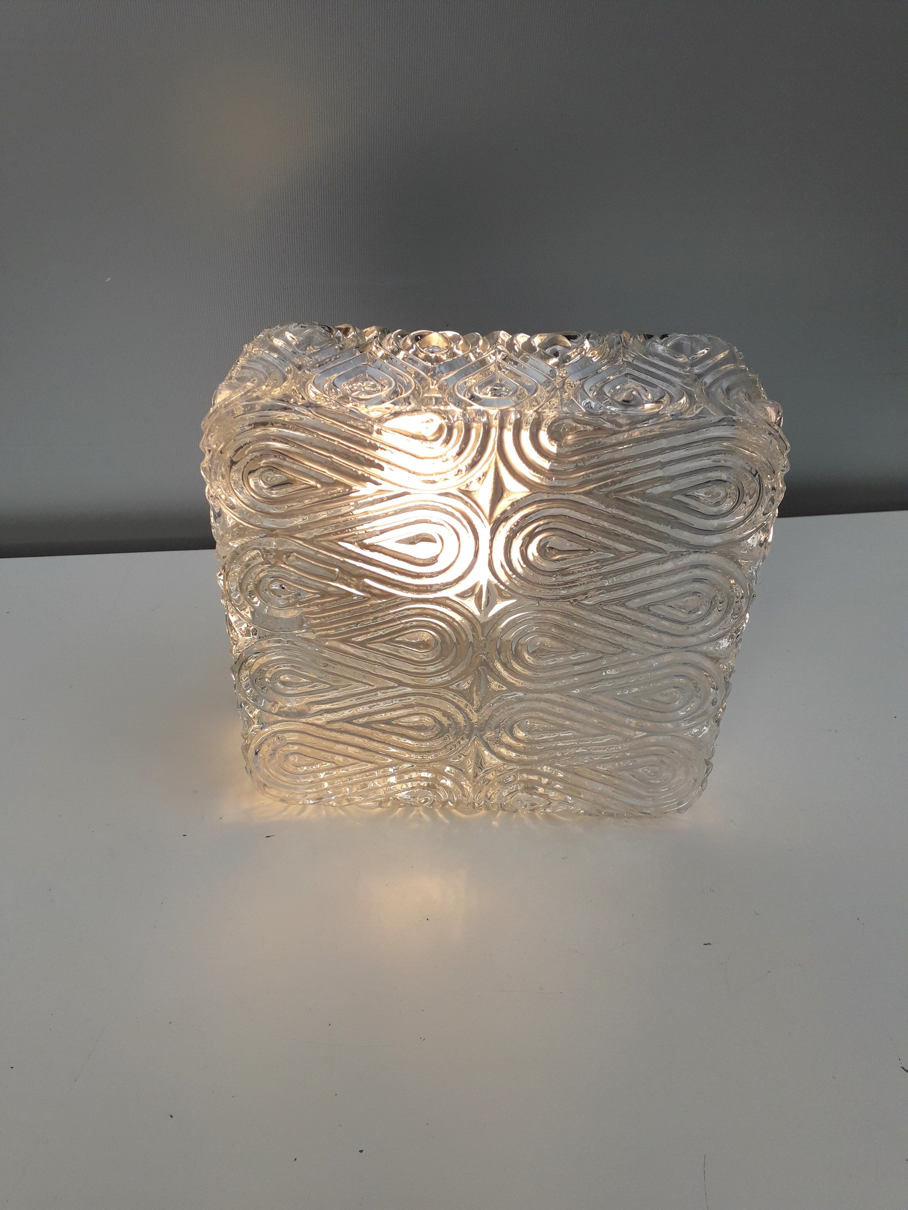 Plafonnier en verre moulé pressé - carré - 1970-80