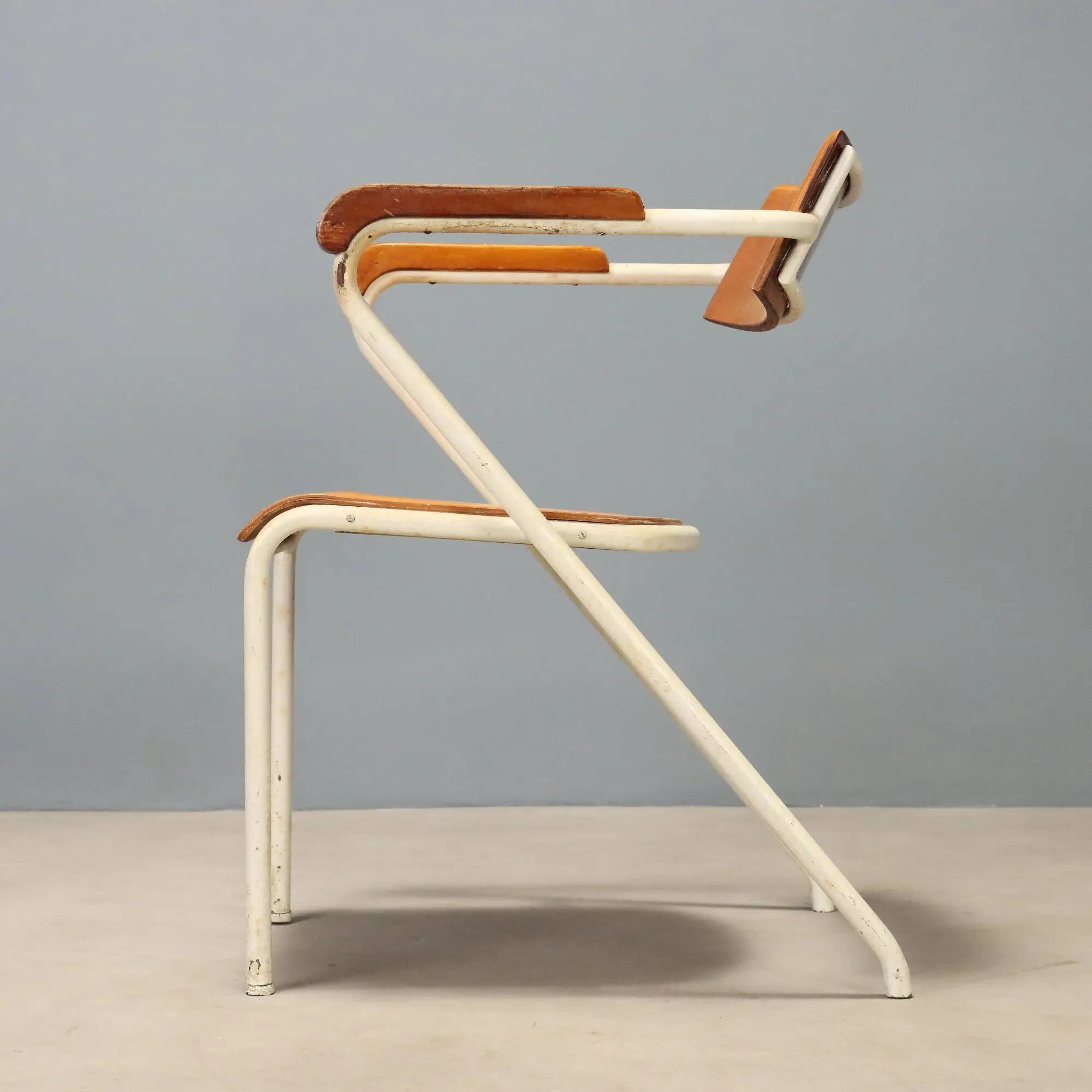 Vintage chair in enamelled metal and wood, Italian design, 1960s.