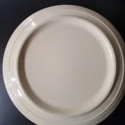 6 beige ceramic deep plates in very good condition.