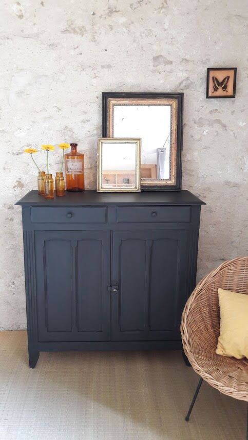 Black Parisian buffet