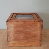 Wall or bevelled glass display case