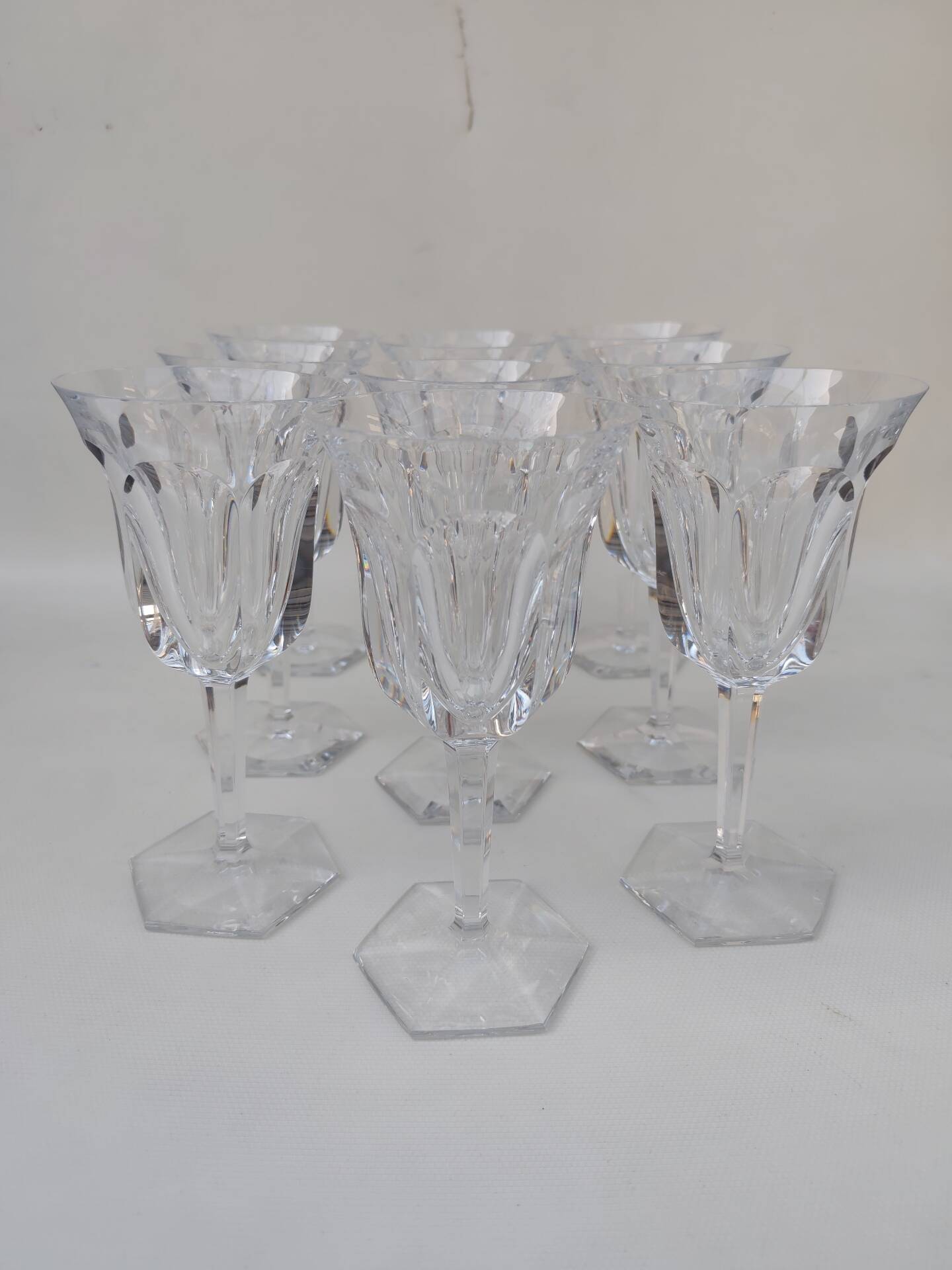 9 grands verres en cristal de baccarat, modèle Malmaison.