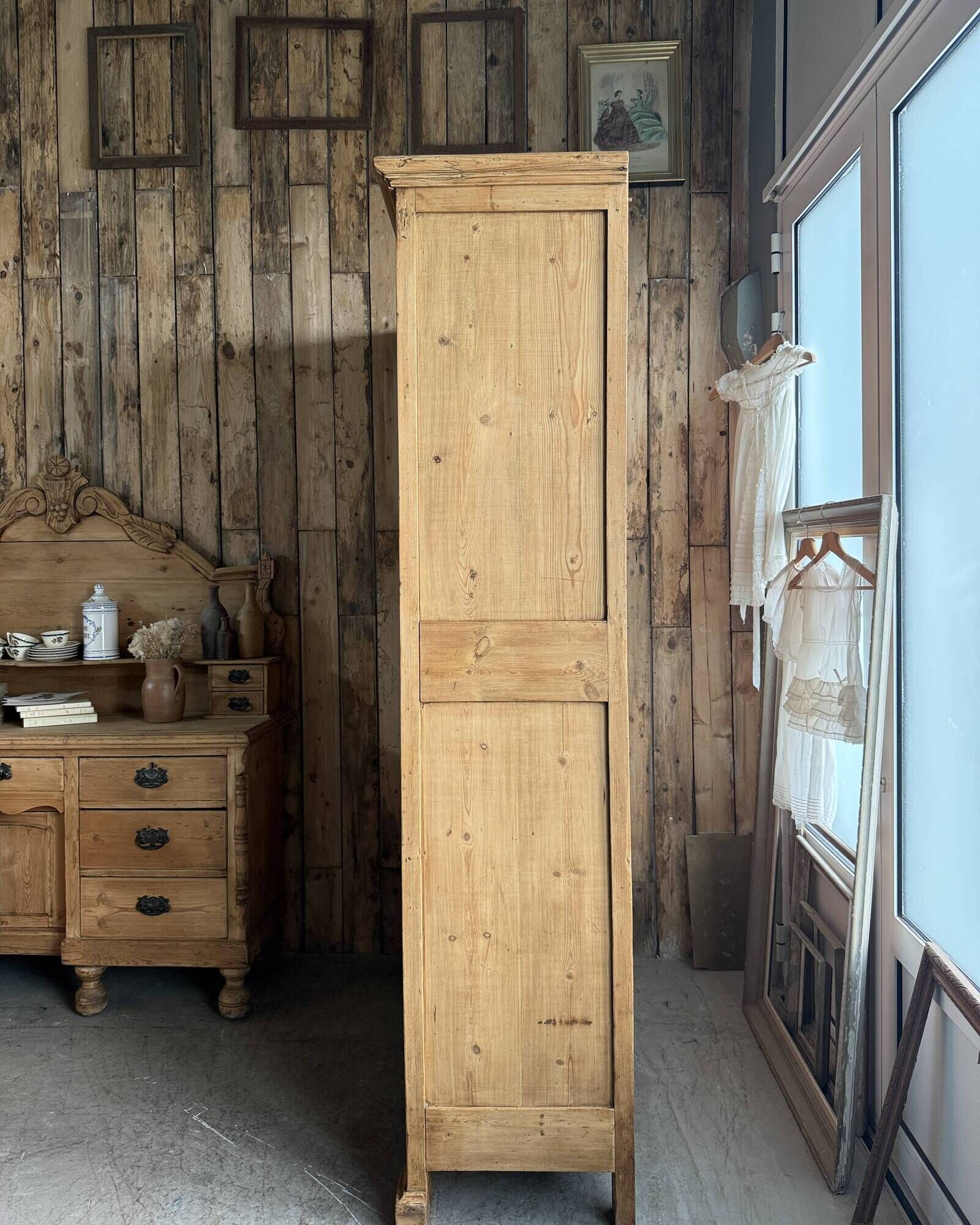 Armoire lingère ancienne en pin massif (rénovée)