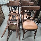 Set of 6 vintage curved wooden chairs, adorned with an elegant black lyre-shaped backrest.