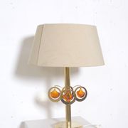 Lampe de table en laiton avec ornements en verre couleur ambre ca  1970
