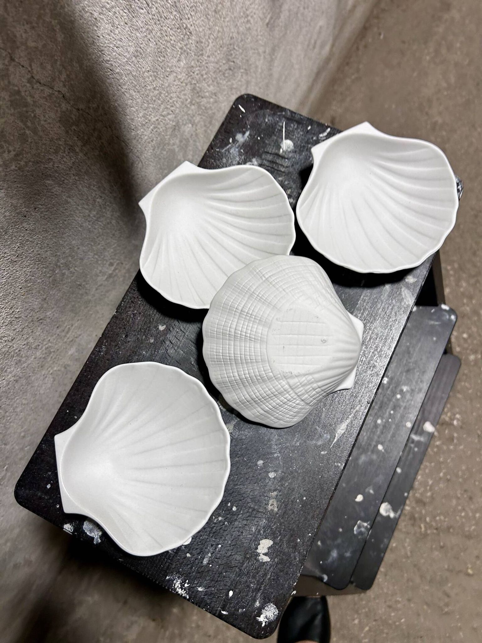 4 coquilles saint Jacques en faïence