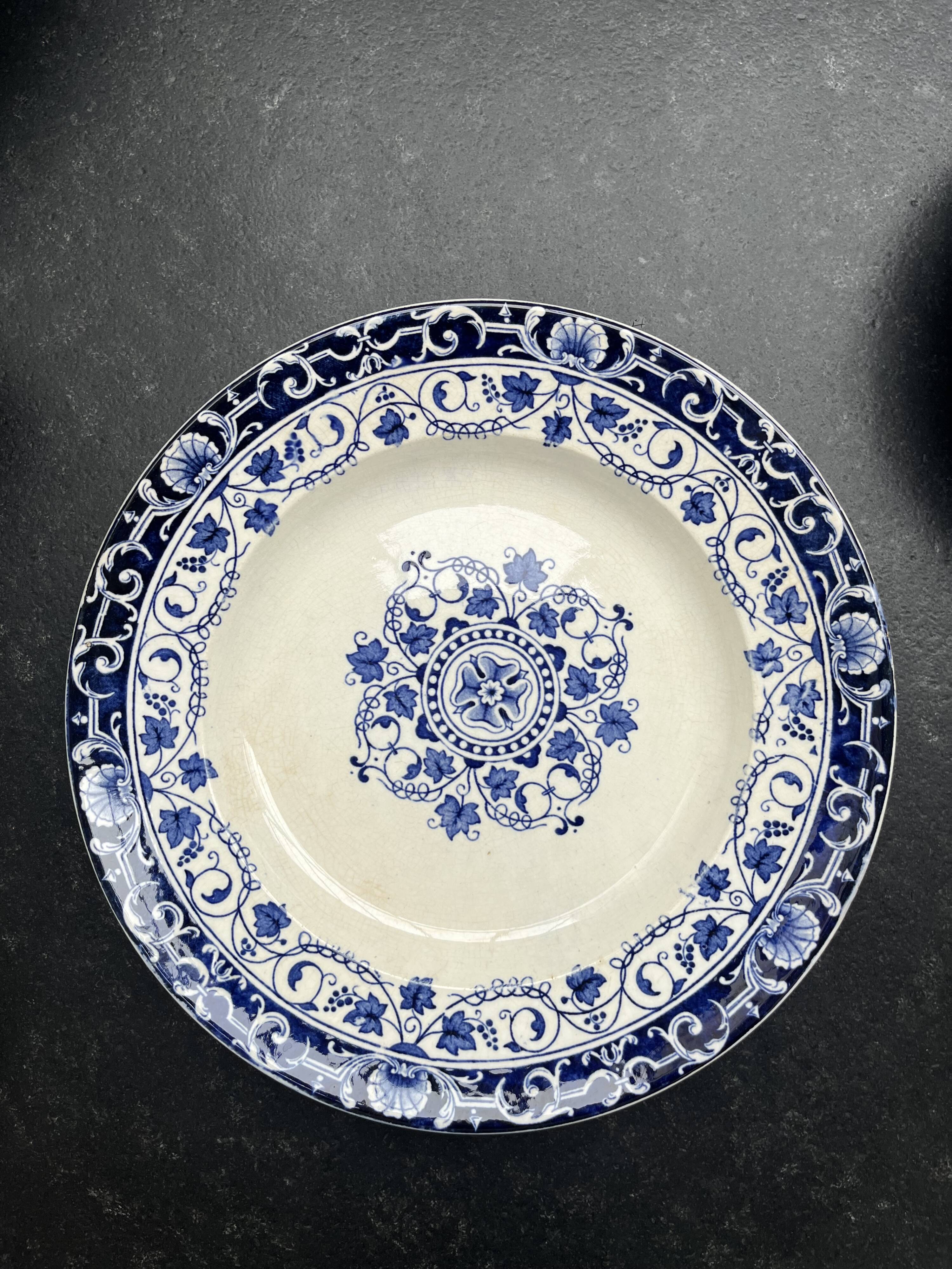 SET OF 12 PLATES - LOUIS XV SERVICE - MANUFACTURER JULES VIEILLARD