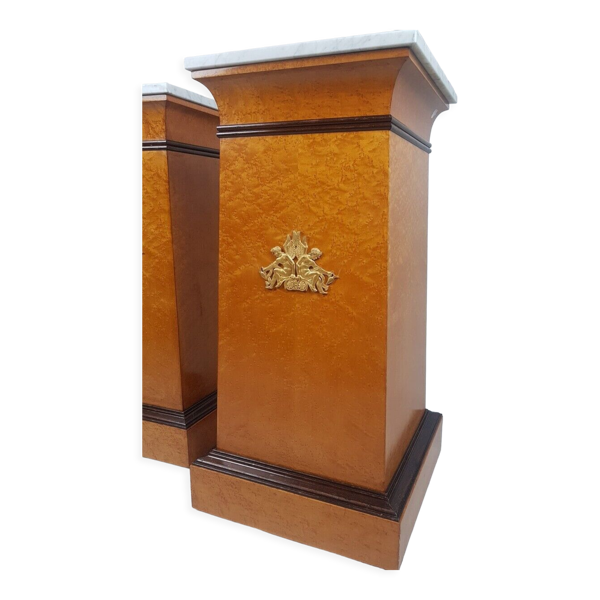 Paire de colonnes de style empire - placage de cèdre - laiton et marbre