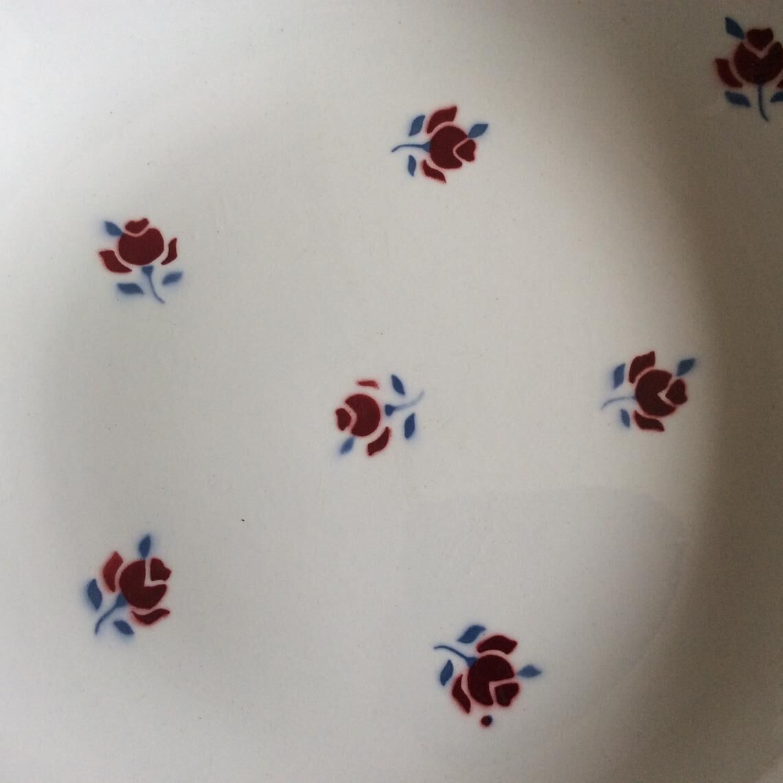 Rosette ceramic round dish