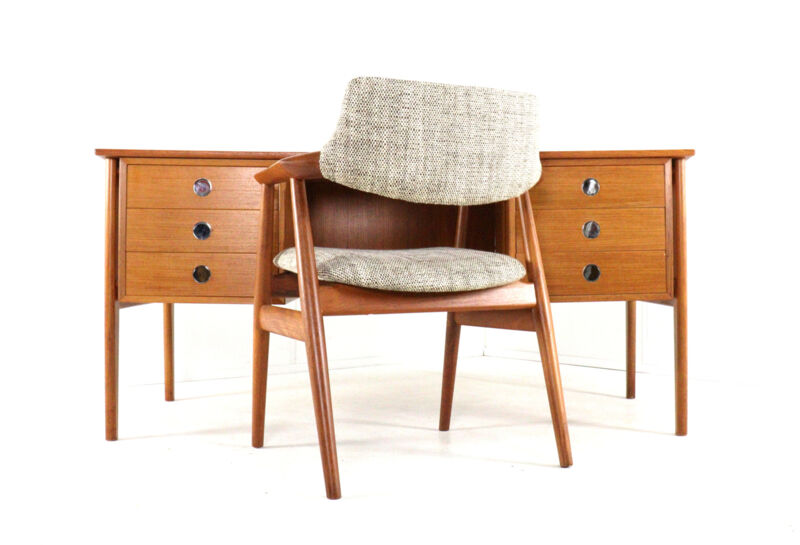 Bureau Dyrlund en teck de design danois moderne du milieu du siècle