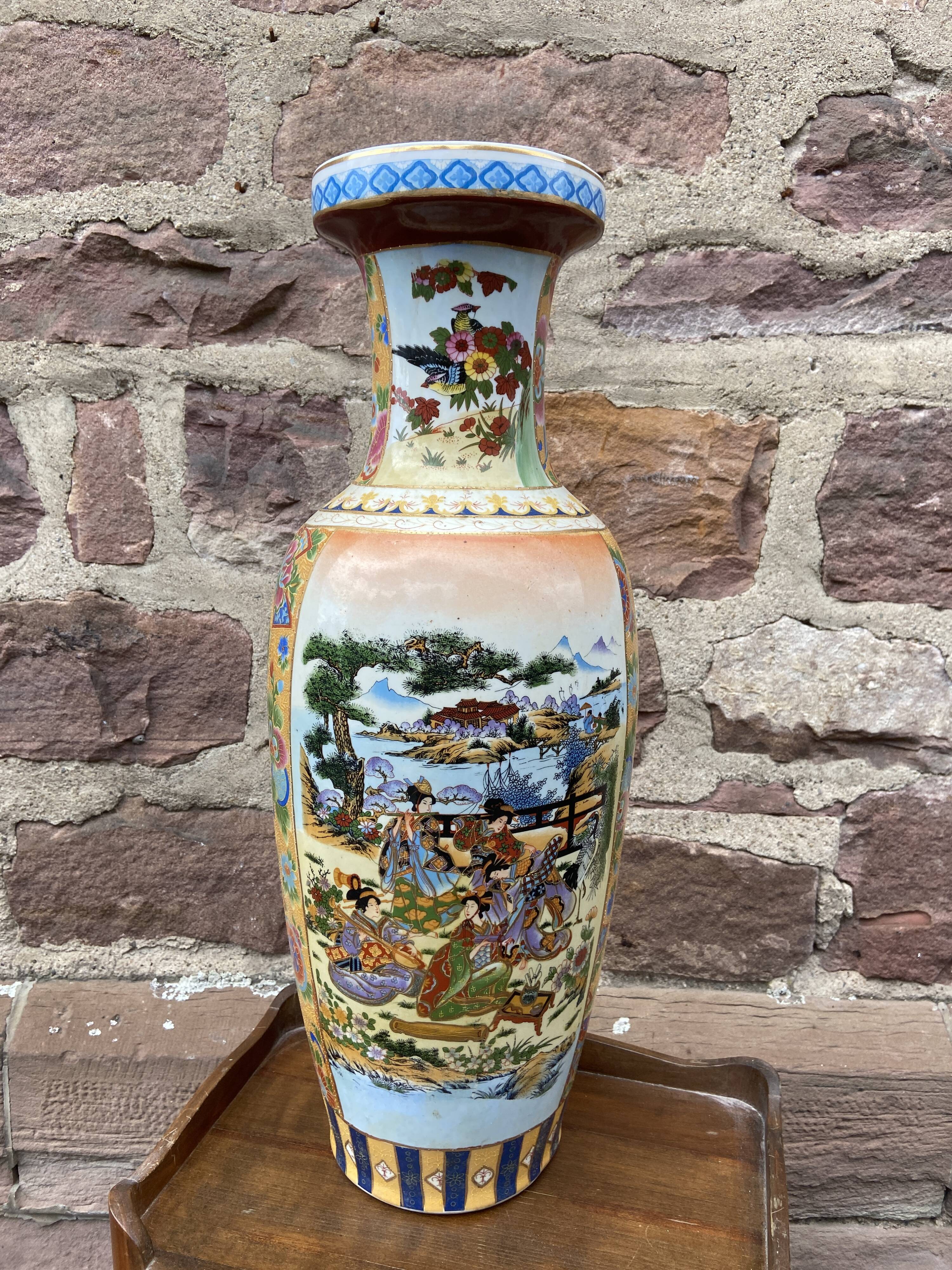 Chinese vase japan motif