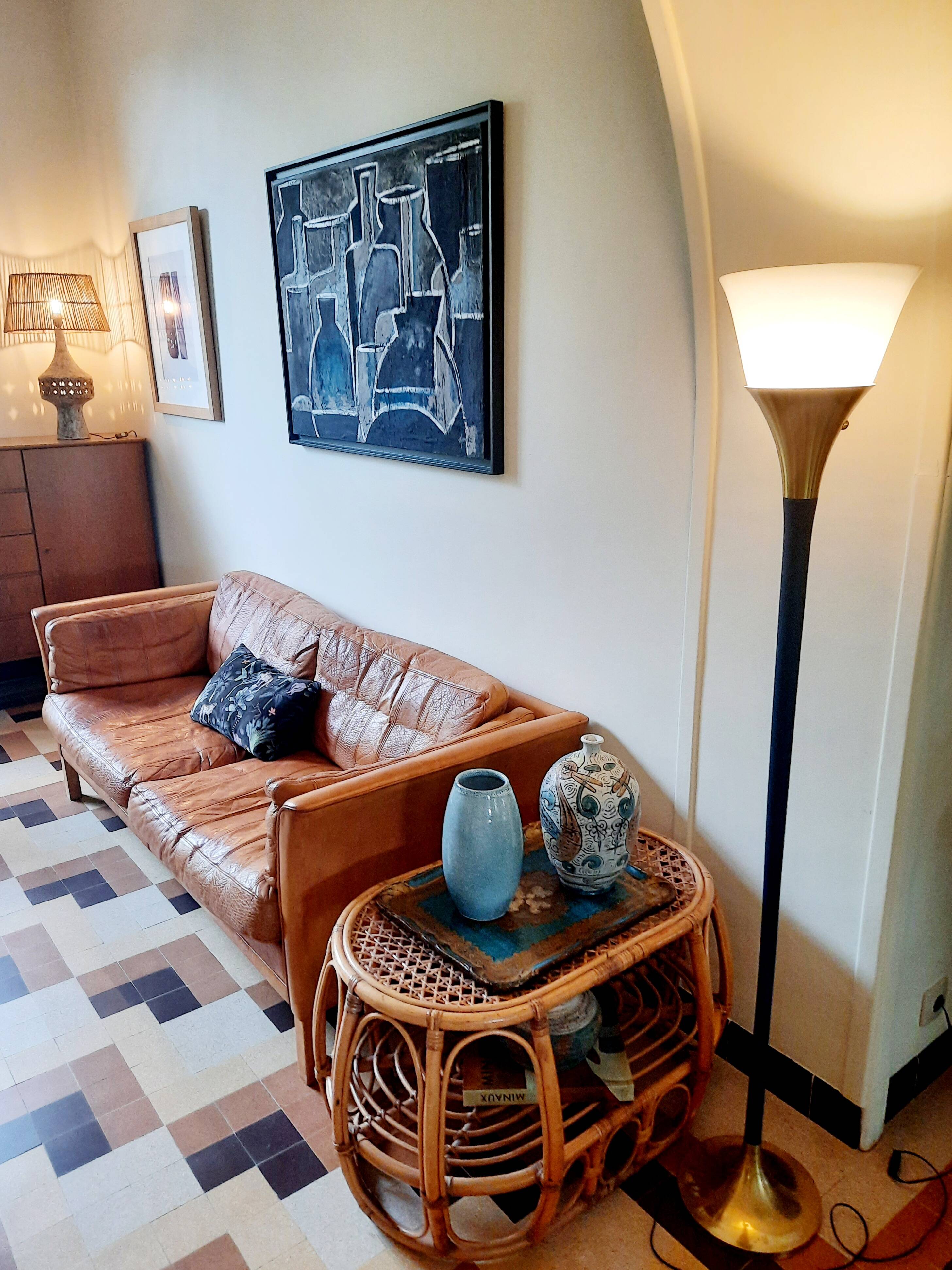 Torchiere floor lamp