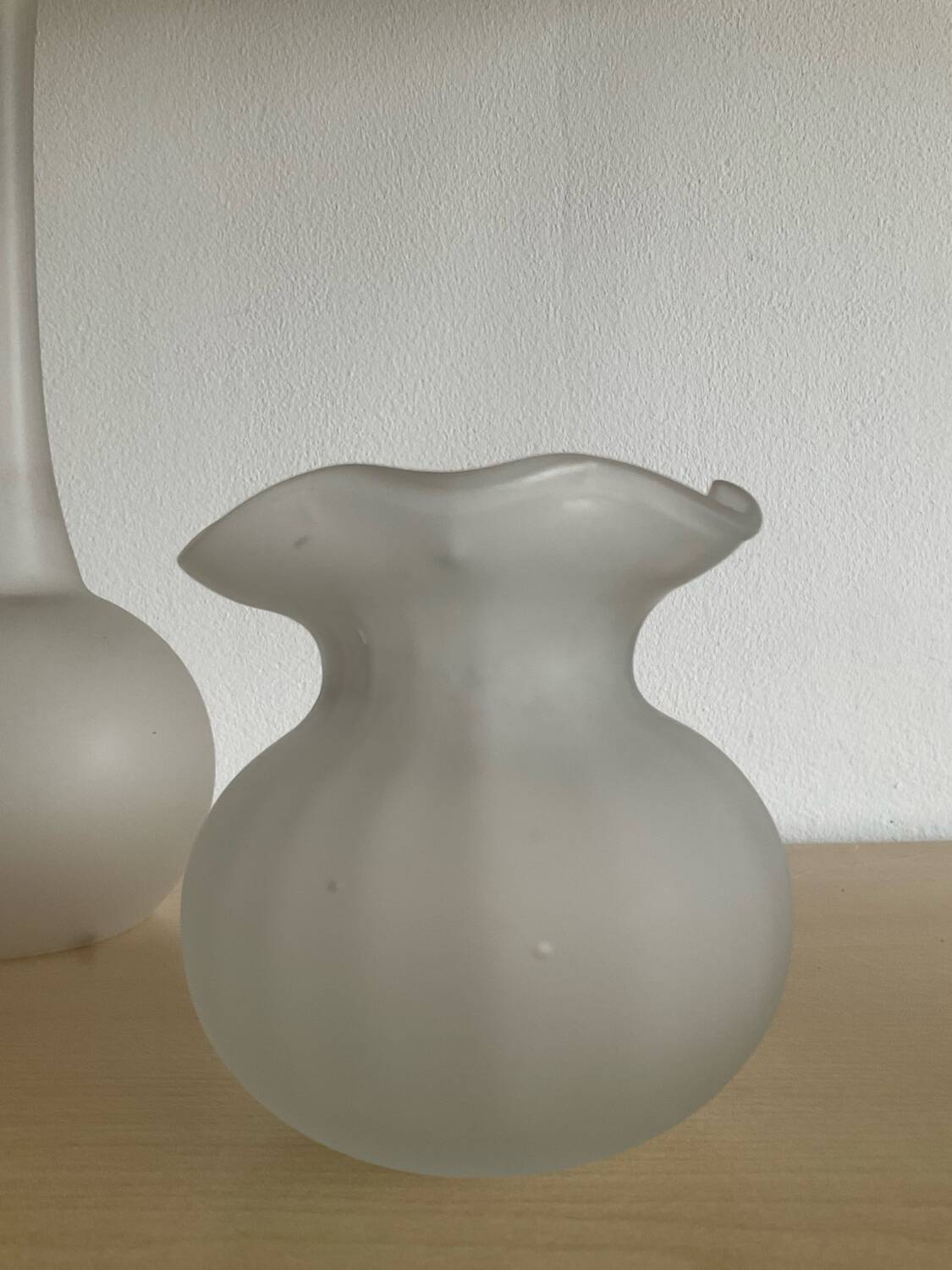 Set of 4 vintage frosted glass vases