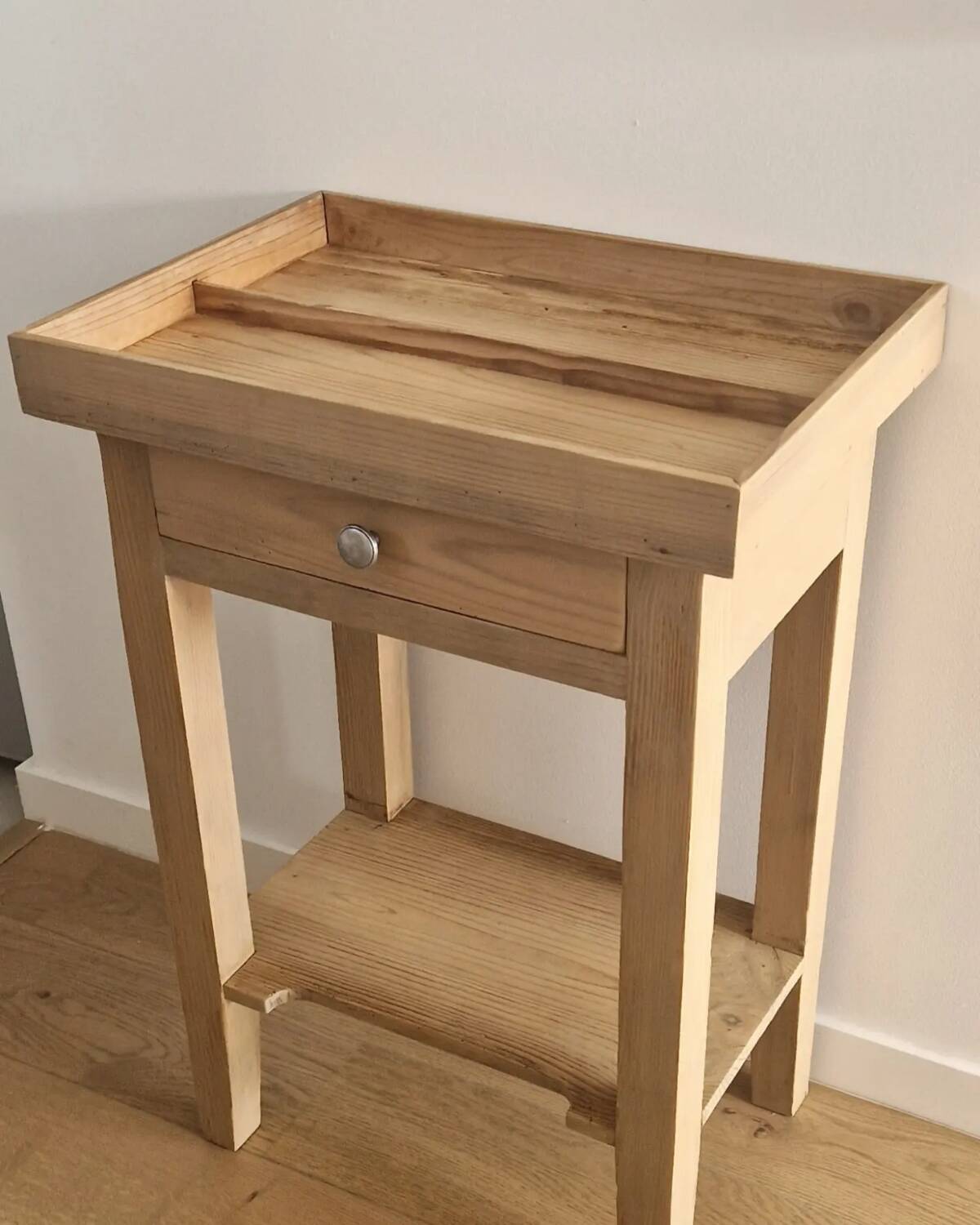 Old pine café restaurant block