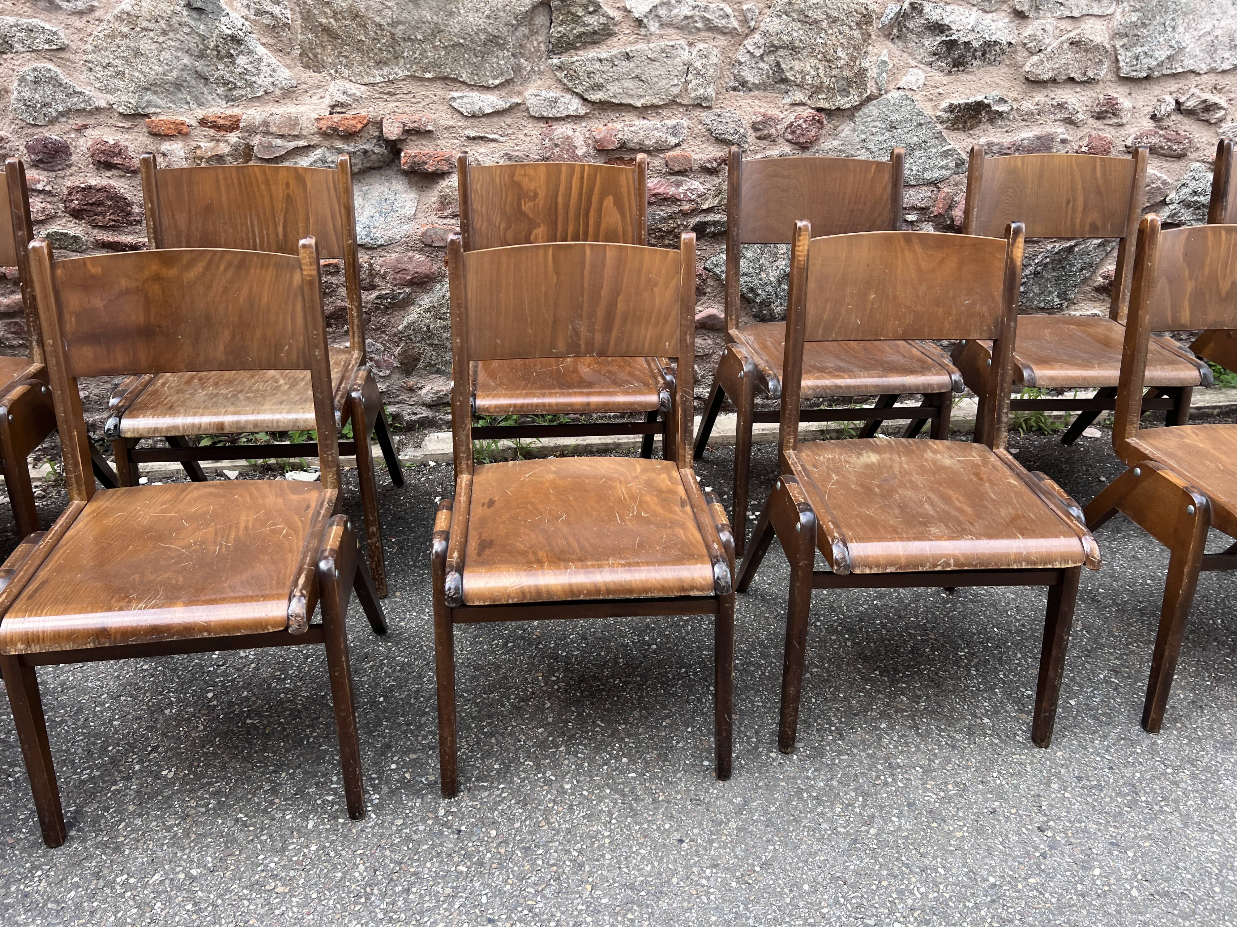 Série de 30 Chaises bistrot empillable