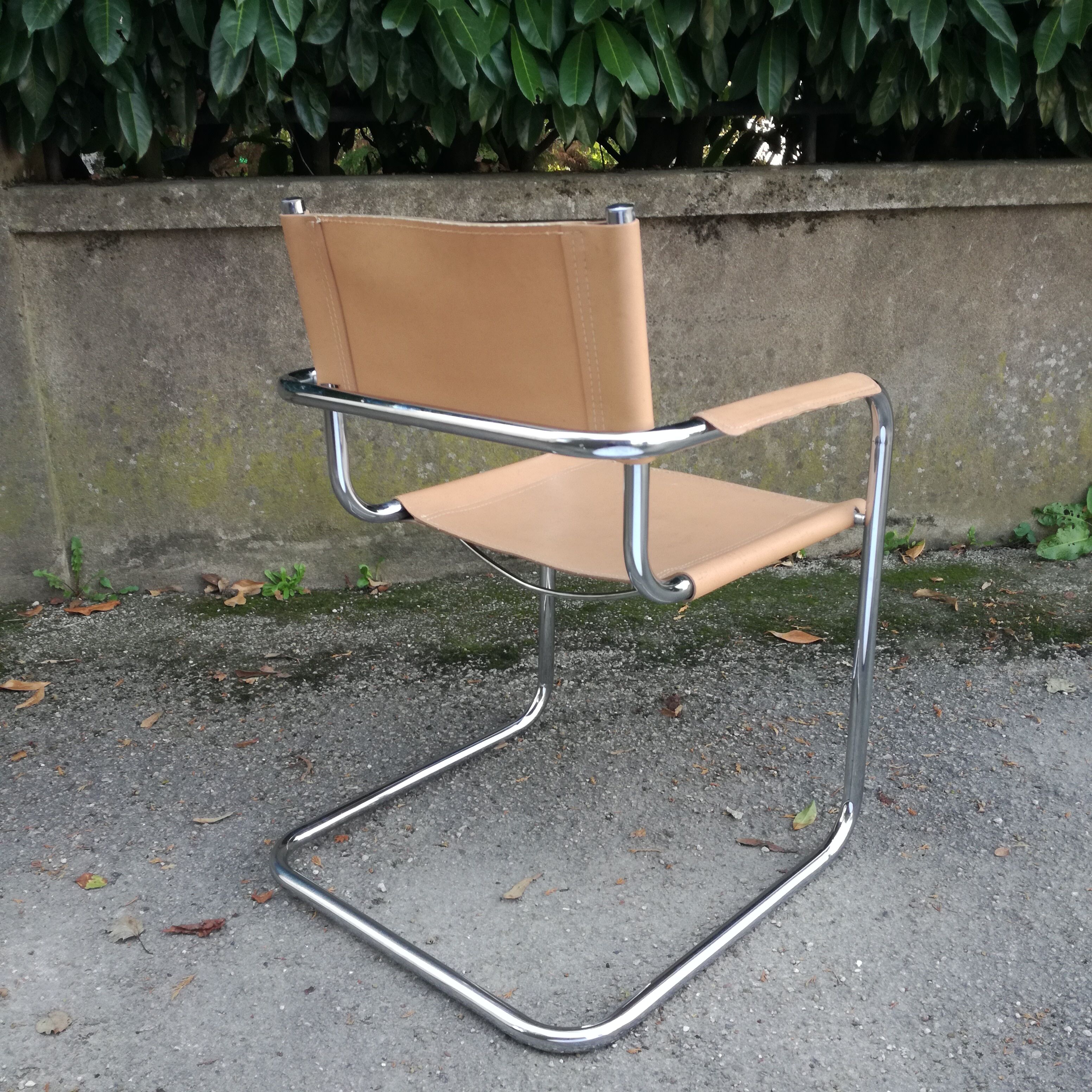 Peach-coloured leather Cantilever armchair