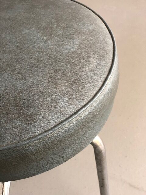Industrial stool with adjustable height
