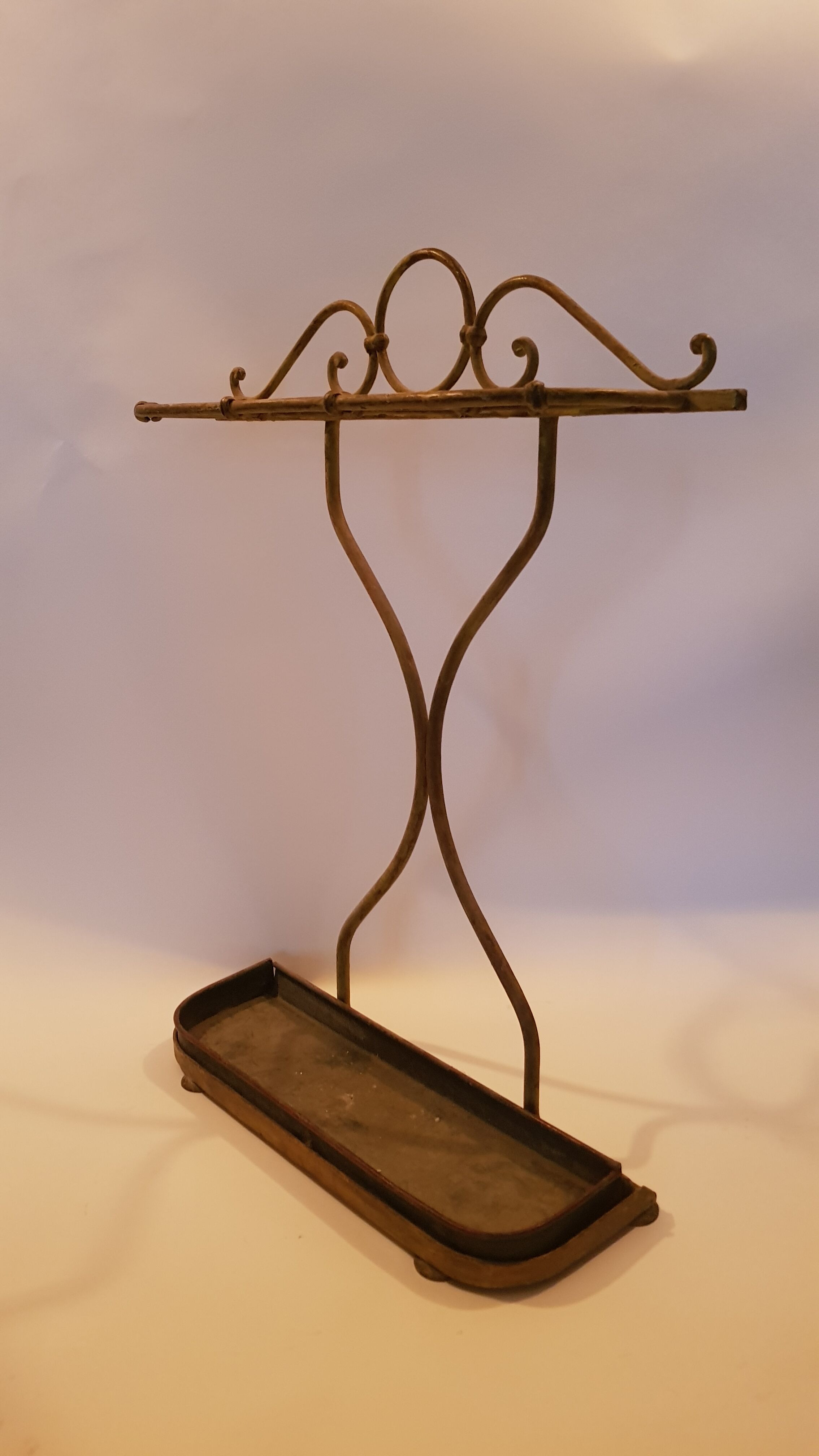 Yellow lacquered umbrella holder