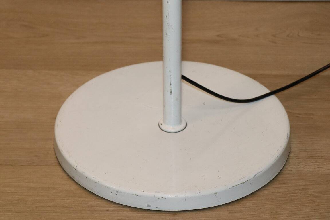 Vintage floor lamp in white lacquered metal, 1970