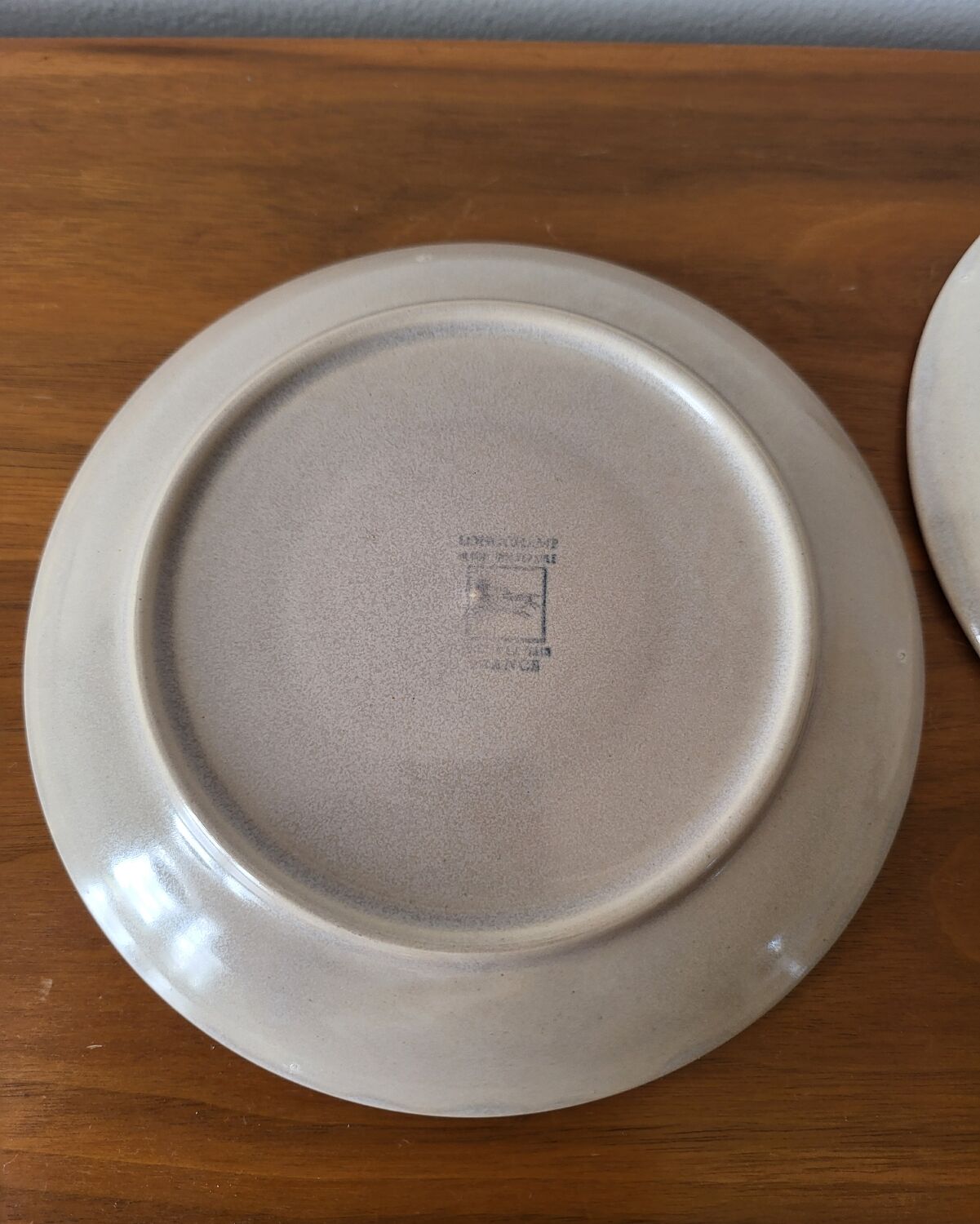 Ensemble de 2 grandes tasses et sous-tasse en grès Longchamp