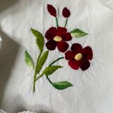 7 serviettes de table anciennes et brodées