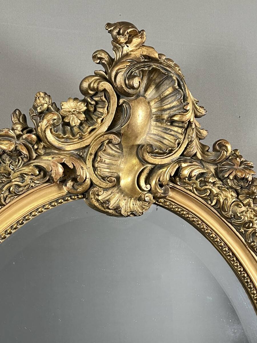 Oval gilded wooden mirror in Louis XV style, 19th century