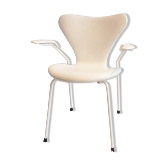 Fauteuil 3207 d'Arne Jacobsen