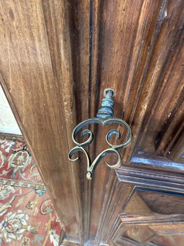 Armoire une porte / Bonnetiere de style Louis XIII