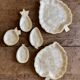 Lot de plats vintage en nacre et laiton
