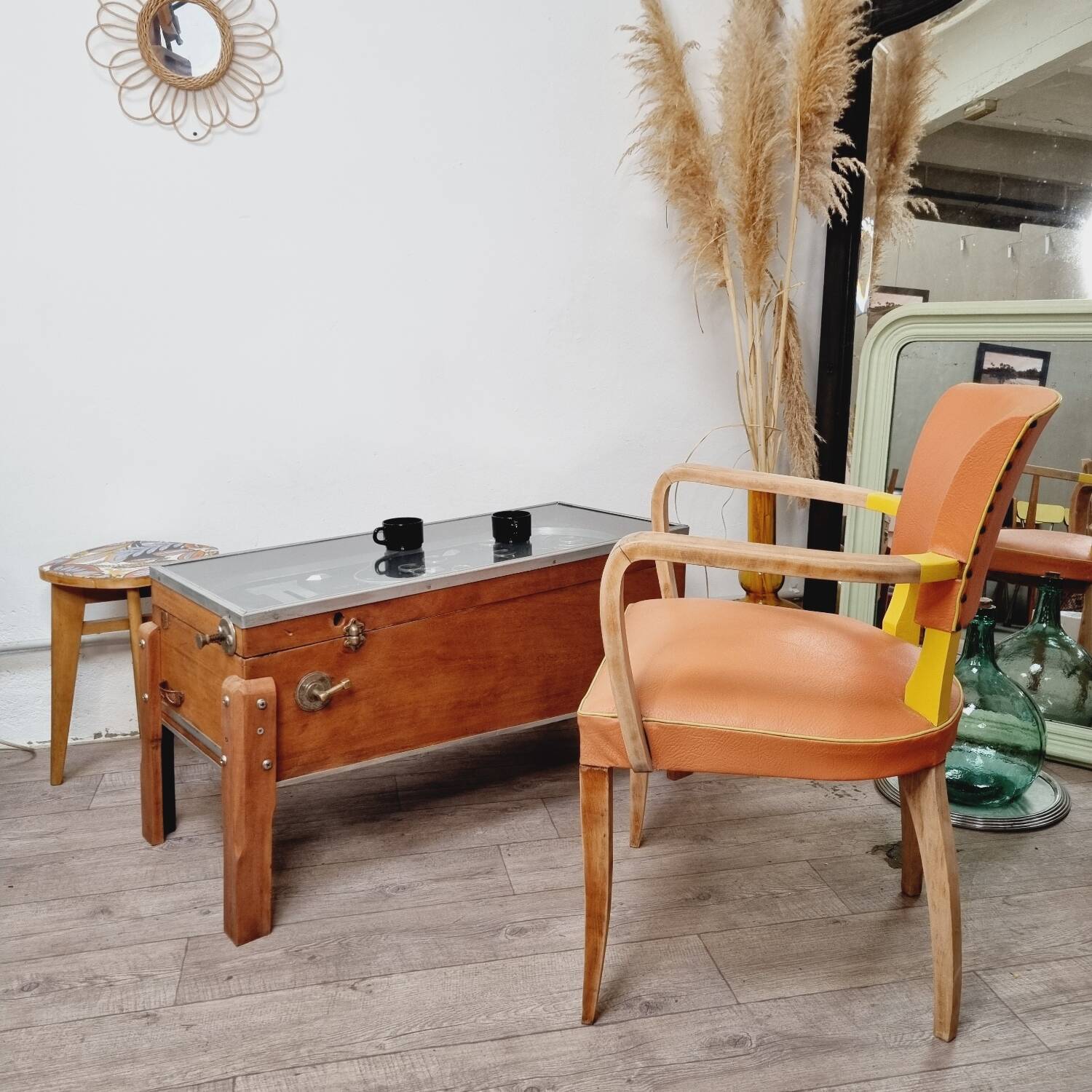 Industrial coffee table & old pinball machine 1900